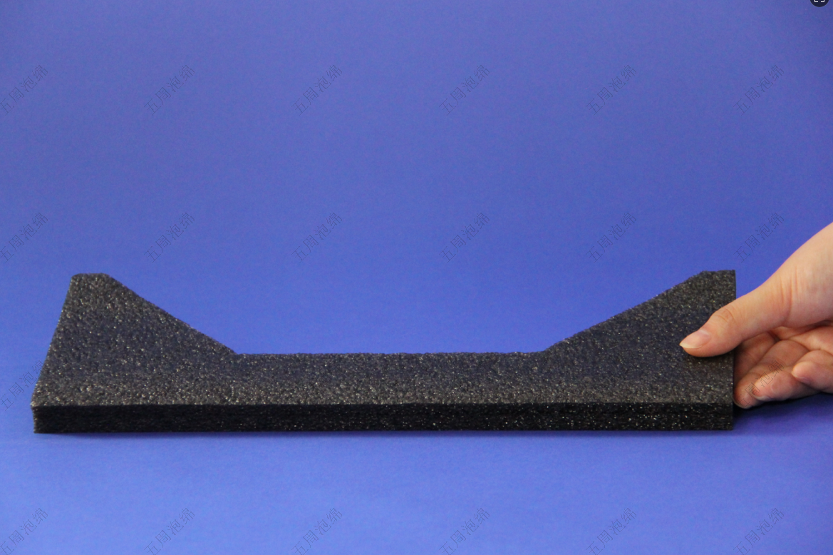 黑色導(dǎo)電珍珠棉護角：工業(yè)顯示屏的防靜電防護方案