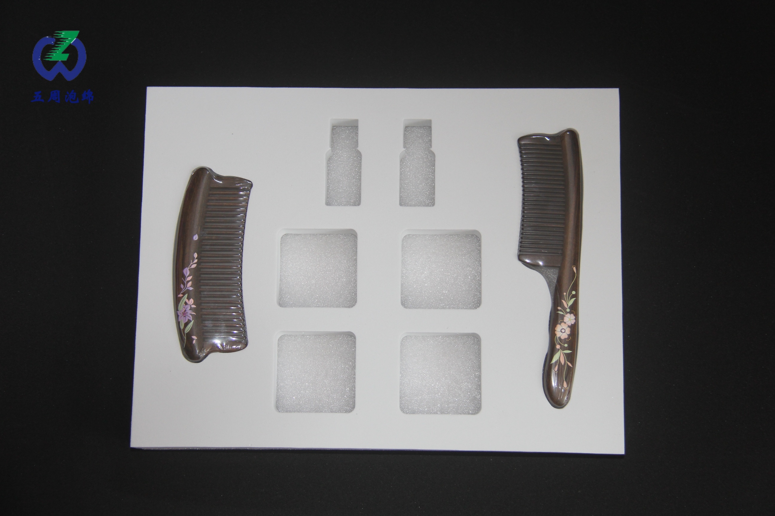 文創(chuàng)梳具禮盒 EVA 內(nèi)襯：防刮護彩與分區(qū)收納的輕奢方案